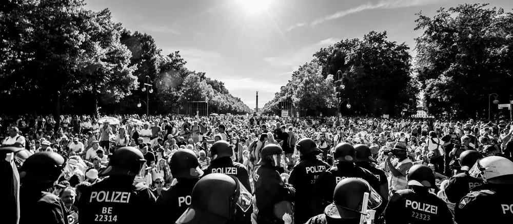 種 DATENARCHE.de NEWS | 2025-08-01 – #b0108 - 2020-08-01 - Das Ende der Pandemie – Tag der Freiheit