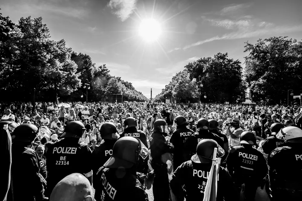 種 DATENARCHE.de NEWS | 2025-08-01 – #b0108 - 2020-08-01 - Das Ende der Pandemie – Tag der Freiheit